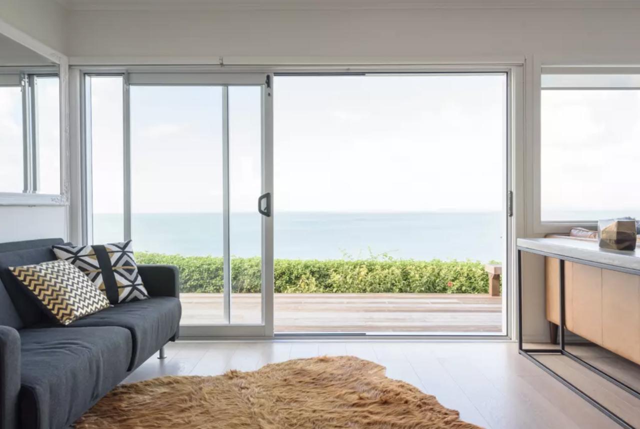 Luxury House With Clifftop Seaview Whangaparaoa Exterior foto